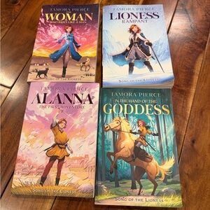 Song of the Lioness 4-Book Set – Colorful Illustrated Covers
